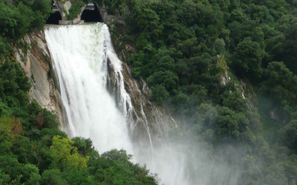 – 13 Tivoli Cascata